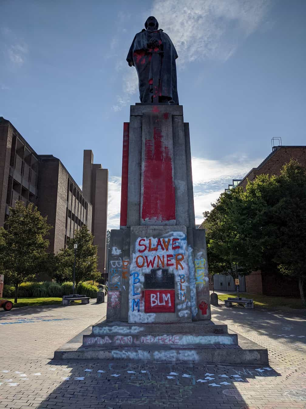 vandalized Washington statue